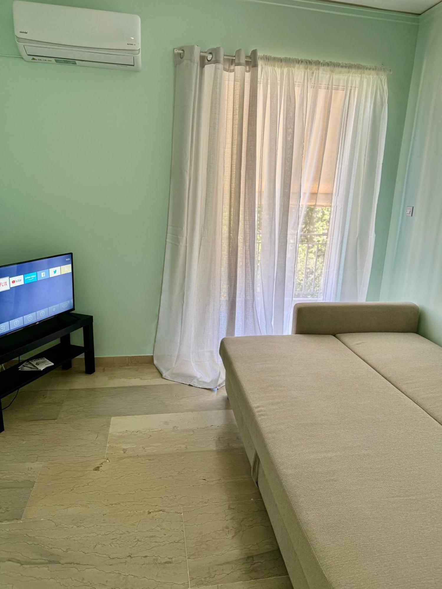 Sun Beach Apartment 阿纳维索斯 外观 照片